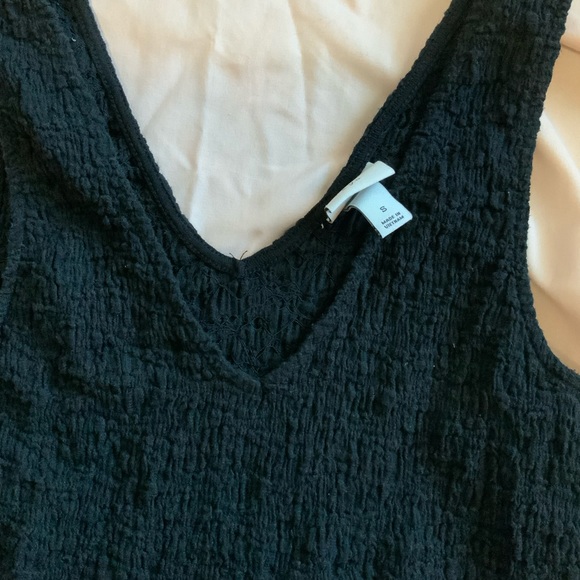 textured black v-neck full length - Picture 3 of 3